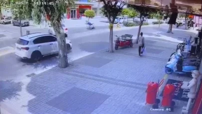 Önüne çıkan otomobili görünce motosikletiyle birlikte yola savruldu