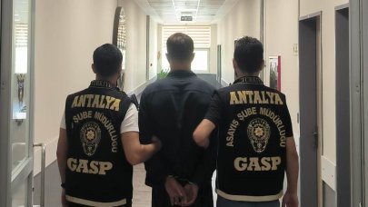 Oyuncak tabanca ile iş yeri soymaya çalıştı