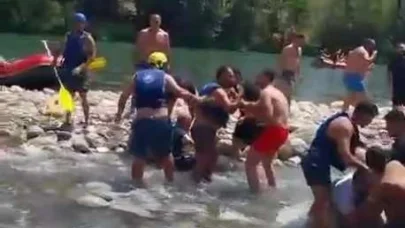 Rafting merkezinde can yeleği giyme tartışması kürekli kavgaya dönüştü