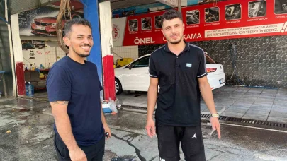 Sıcaktan bunalan köpeğin serinleme yöntemi izleyenleri gülümsetti