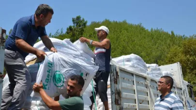 Büyükşehir Alanyalı çiftçilere 10 ton kaolin kili dağıttı