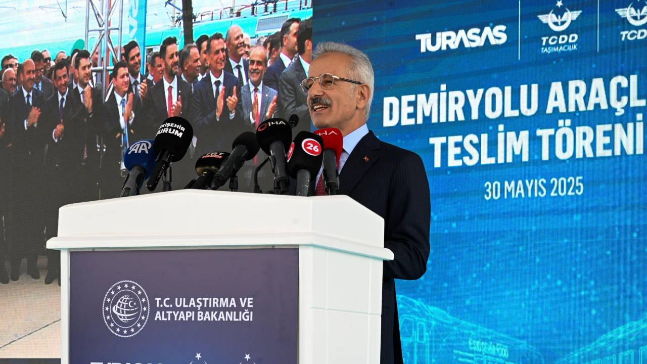 Bakan Uraloğlu: 2025 yılında 127 milli yük vagonunu raylara indirdik
