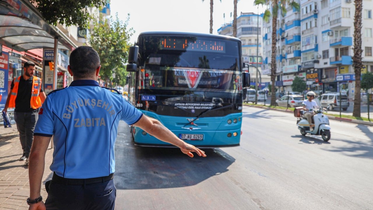 Büyükşehir'in toplu ulaşım araçlarındaki sıkı denetimler devam ediyor