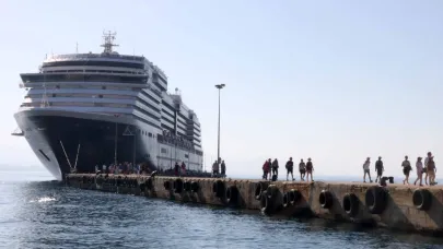 ABD'li turistler kruvaziyerle Alanya'ya geldi