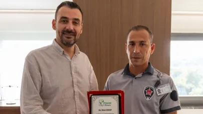 Hayat kurtaran güvenlik görevlisine plaket