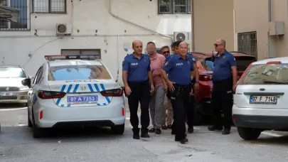 Balkonun demir korkuluklarında boşanma pazarlığı