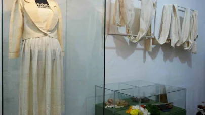 Alanya’da ipeğin izinde sergisi, tarihi bedesten’de açıldı