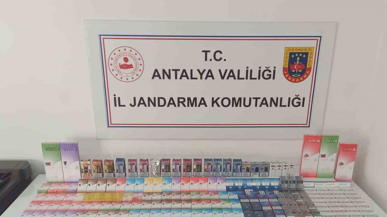 Alanya’da kaçak sigara operasyonunda çok sayıda malzemeye el konuldu