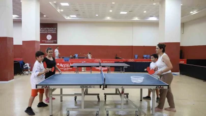 Antalya’da çocuklar yaz tatilini sporla geçiriyor