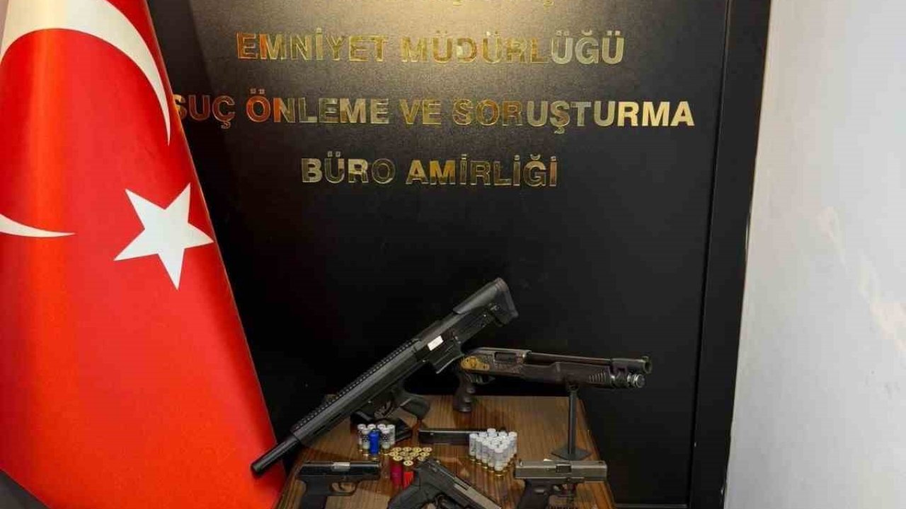 Antalya’da helikopter destekli şafak operasyonu: Çok sayıda silah ve mühimmat ele geçirildi
