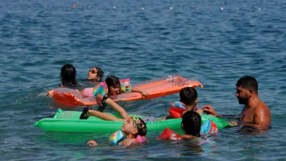 Antalya’nın deniz suyu sıcaklığı 33 dereceyle İstanbul ve Ankara’nın sıcak havasını geride bıraktı