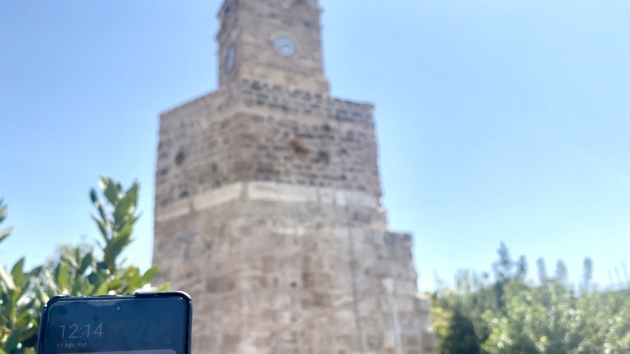 Antalya’nın simgesi Saat Kulesi’nin saati aylardır doğru zamanı göstermiyor