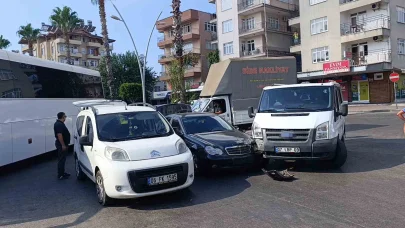 Kamyonet ile otomobil çarpıştı: 1 yaralı