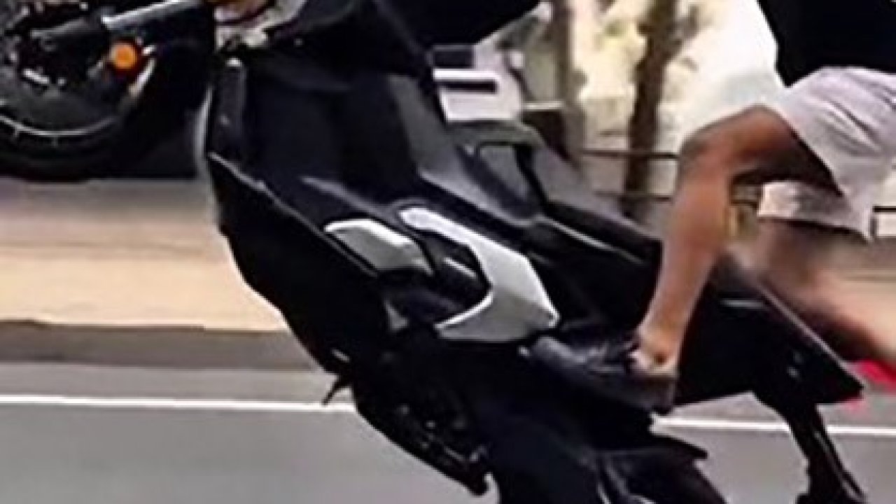Kasksız ve akrobatik hareketler yapan motosiklet sürücüsüne ceza yağdı