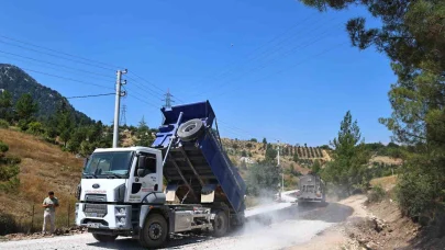 Kemer Ovacık Mahallesi’nin 3.5 kilometrelik yolu asfaltla buluştu