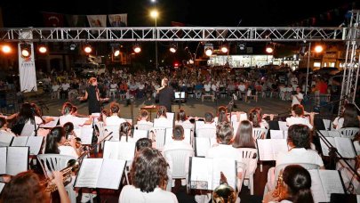 Kemer’de sokak hayvanları yararına ikinci konser