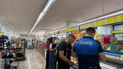 Kemer’de zabıta ekipleri marketlerde etiket ve hijyen denetimi yaptı