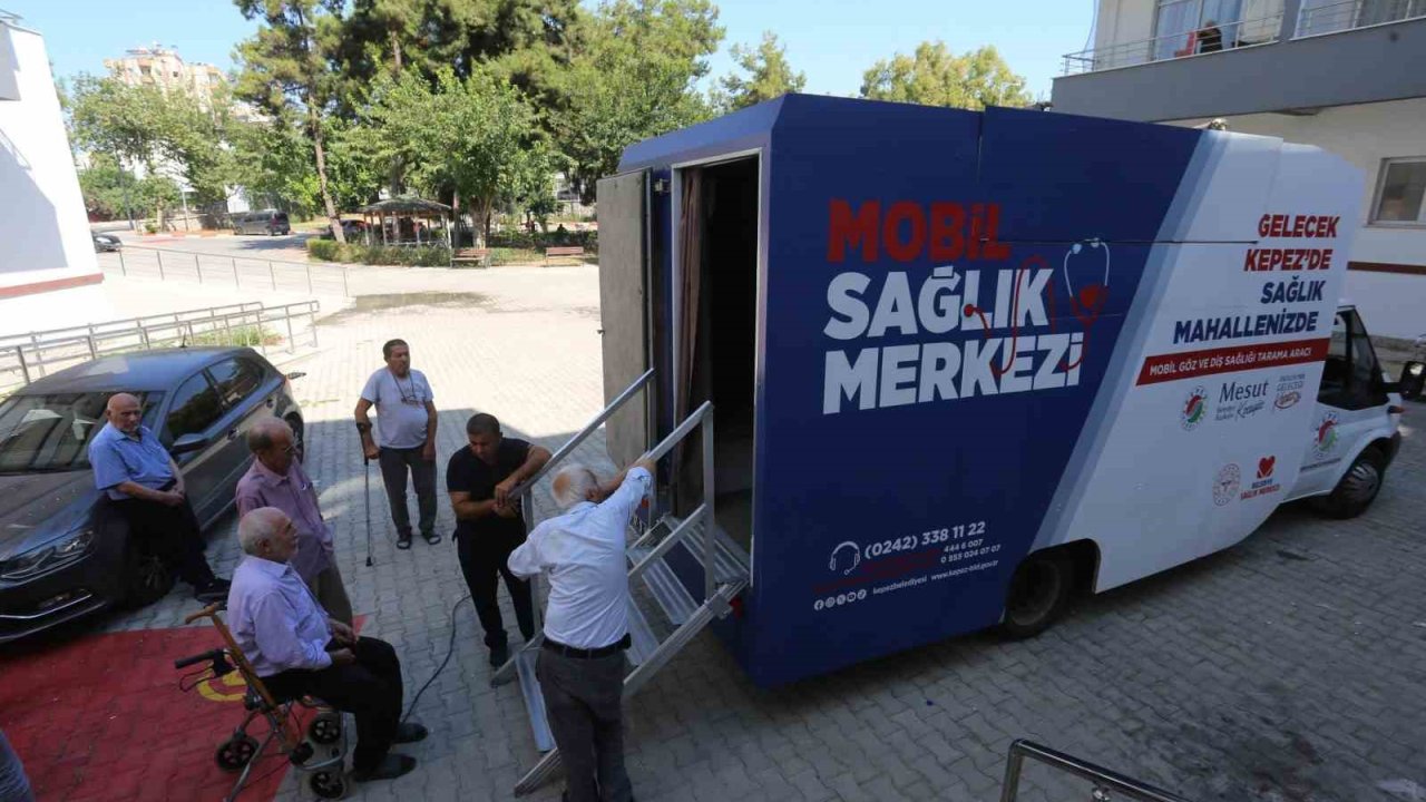 Kepez Belediyesi’nden huzurevi sakinlerine göz taraması