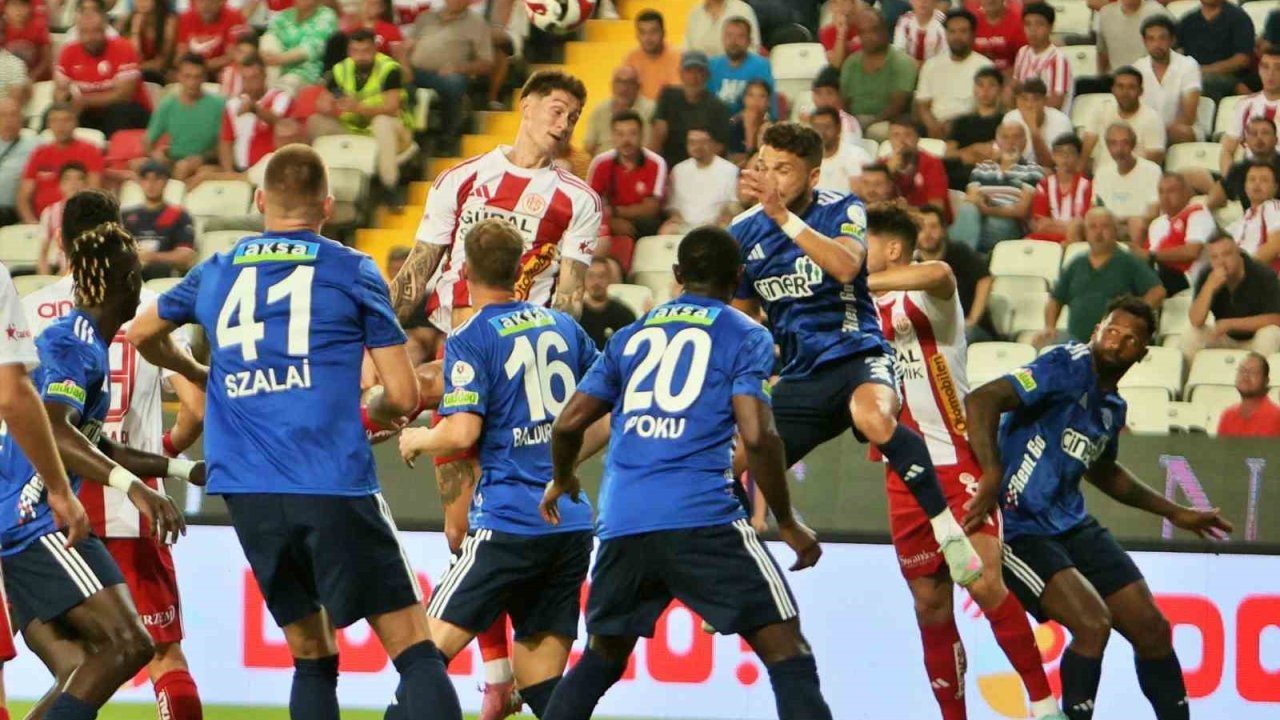 Trendyol Süper Lig: Antalyaspor: 2 - Kasımpaşa: 1 (İlk yarı)
