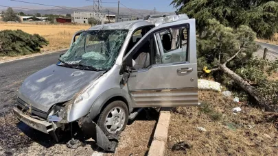 Ağaca çarpan araç takla attı: 2 yaralı