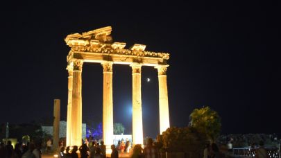 Apollon Tapınağı'nda kanlı ay tutulmasını izlediler