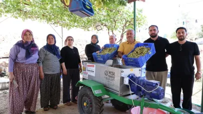 Antalya Büyükşehir'den üzüm sıkma makinesi desteği