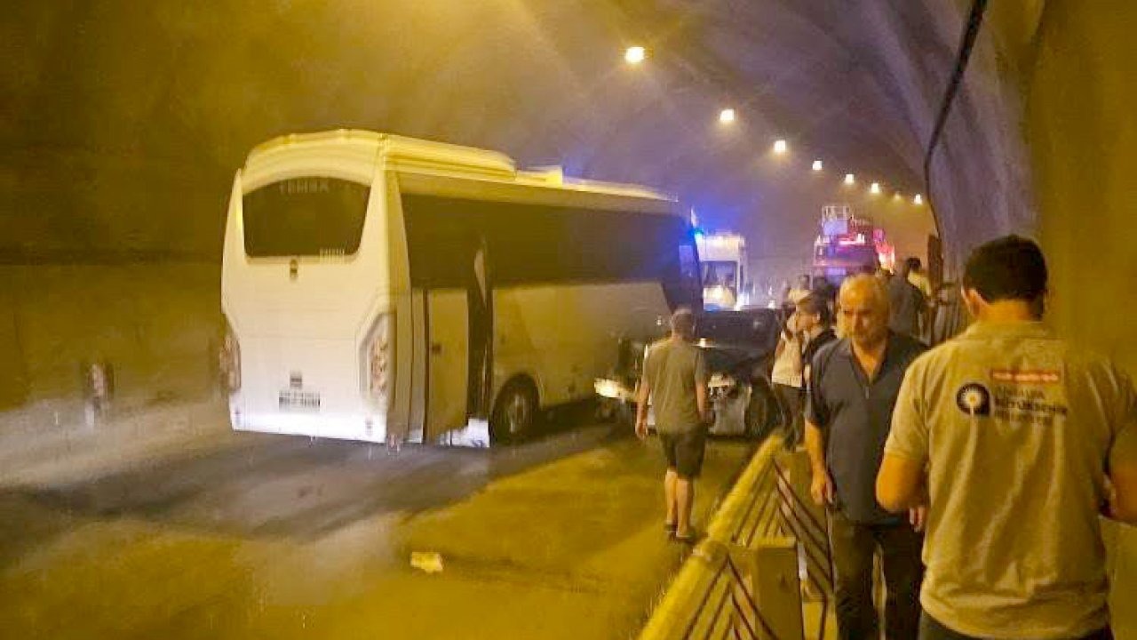 Tüneldeki zincirleme kazada 10 kişi yaralandı, trafik 3 saat kilitlendi