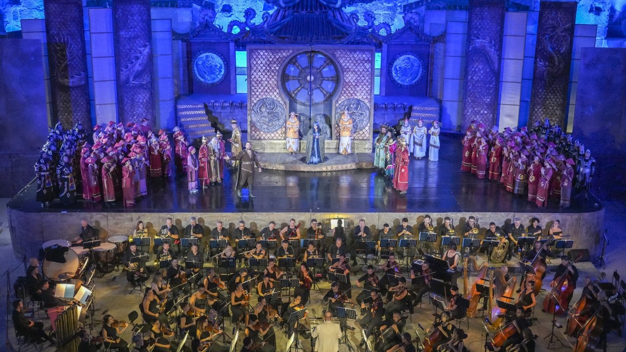 Aspendos Festivali'ne görkemli açılış