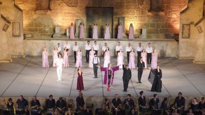 'Zorba' ayakta alkışlandı