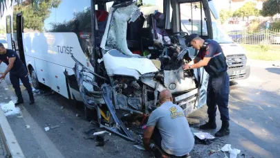 Antalya'da midibüsler çarpıştı; 15 yaralı