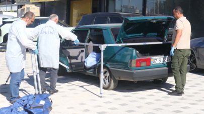 Park halindeki aracın arka koltuğunda ölü bulundu