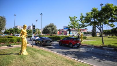 62'nci Altın Portakal Film Festivali öncesi 62 Venüs heykeli, kenti süslemeye başladı