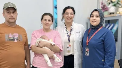 Riskli gebeliği bulunan anne sağlıklı şekilde bebeğini dünyaya getirdi