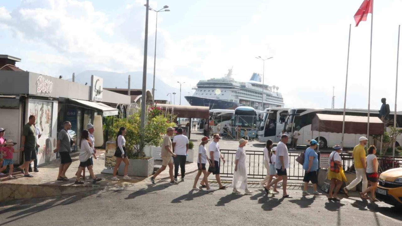 Alanya Limanı, yılın ilk 9 ayında 14 kruvaziyer gemisini ağırladı
