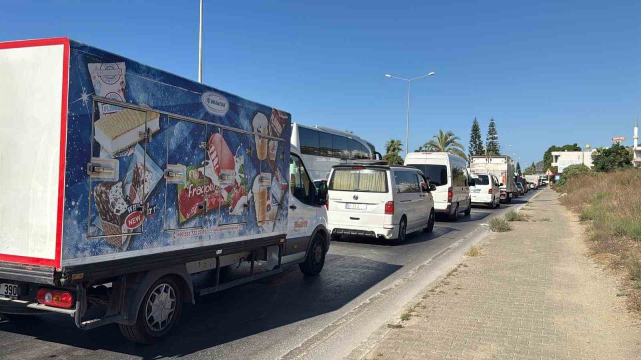 Alanya’da 8 araç birbirine girdi: 10 yaralı