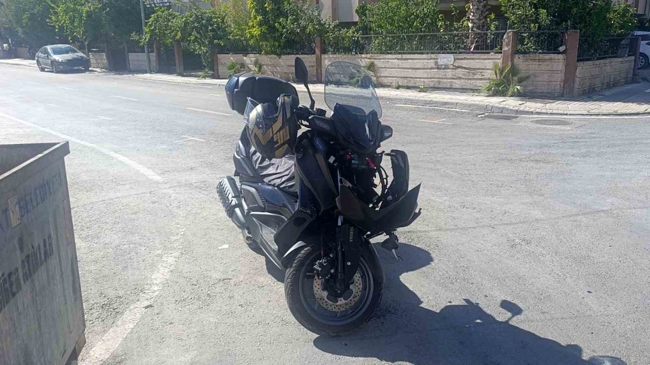Antalya’da tur aracıyla çarpışan motosikletli yaralandı