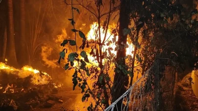 Antalya’da yerleşim alanına yakın sazlık alanda yangın paniği