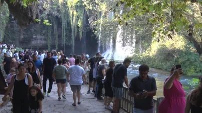 Düden Şelalesi 8 ayda 605 bin ziyaretçiyi ağırladı, sıcaklardan kaçanların uğrak noktası oldu