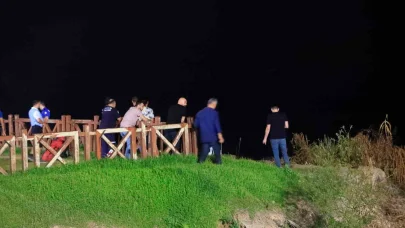 Düden Şelalesi’nde falezlerin kenarında bulunan kadın çanta ve terliği ekipleri alarma geçirdi