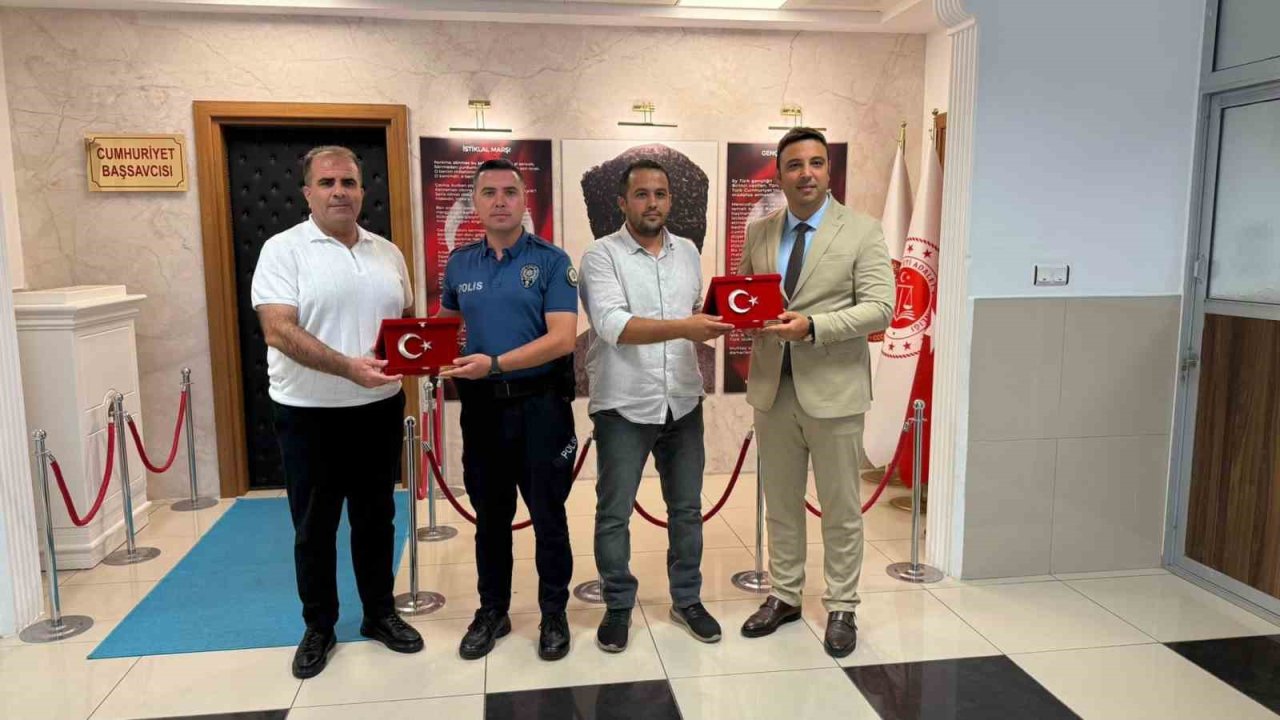 Gazipaşa’da ailesiyle yürüyen kişiyi tabancayla vuran şüpheliyi yakalayan polisler ödüllendirildi