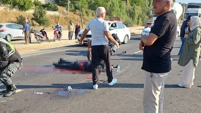 Kamyonete çarpan motosiklet sürücüsü hastanede kurtarılamadı