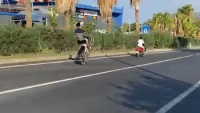 Karayolunda kasksız tek teker şov