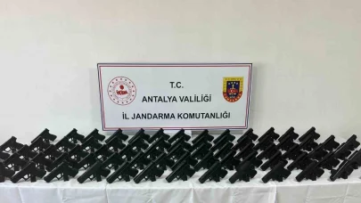 Kepez’de kaçak silah operasyonu: 72 tabanca ele geçirildi