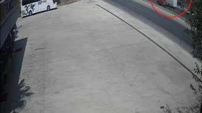 Kırmızı ışıkta duran araçlara çarpmamak için otomobilini şarampole sürdü