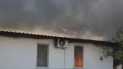Kumluca’da yaşlı kadının yalnız yaşadığı ev yandı