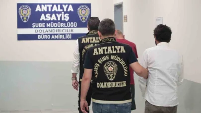 Kuyumcuyu dolandıran 2 şüpheli yakalandı