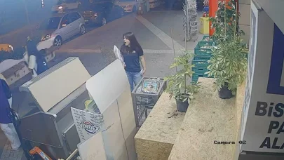 Önüne çıkan otomobilden kaçmak isterken devrilip başka aracın altına girdi: 1 yaralı