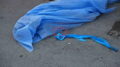 Sokak ortasında yanında şırıngayla ölü bulundu