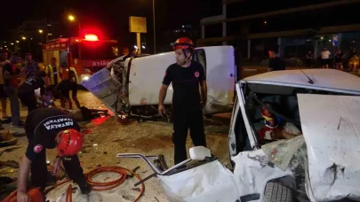 Tofaşlar kafa kafaya çarpıştı, ortalık savaş alanına döndü: 4 yaralı
