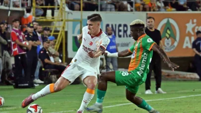 Trendyol Süper Lig: Corendon Alanyaspor: 0 - Galatasaray: 1 (İlk yarı)